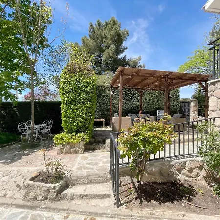 La Fontanilla En Estacion De El Espinar بيت للعطل شقوبية