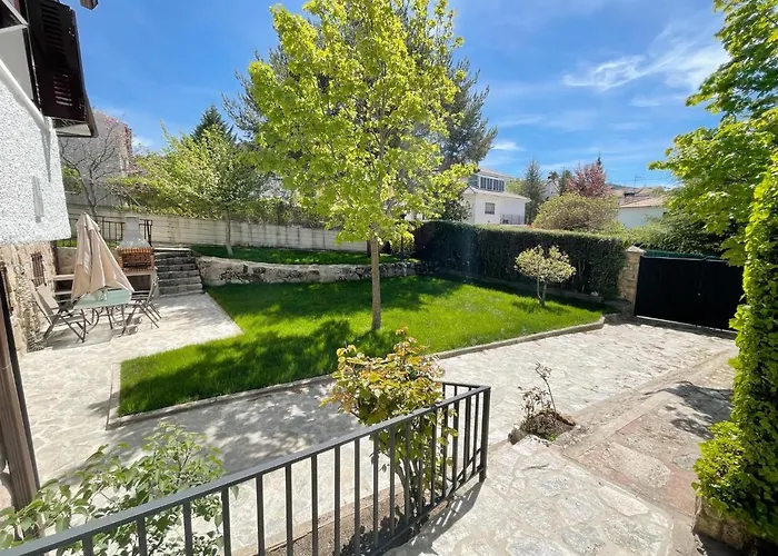 La Fontanilla En Estacion De El Espinar Semesterbostad Segovia