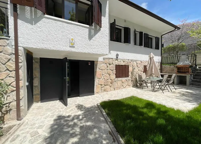 La Fontanilla En Estacion De El Espinar * شقوبية