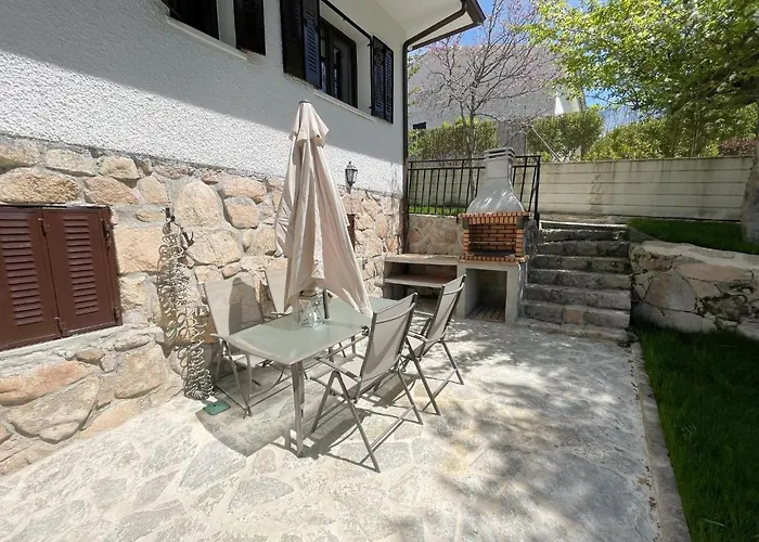 La Fontanilla En Estacion De El Espinar شقوبية