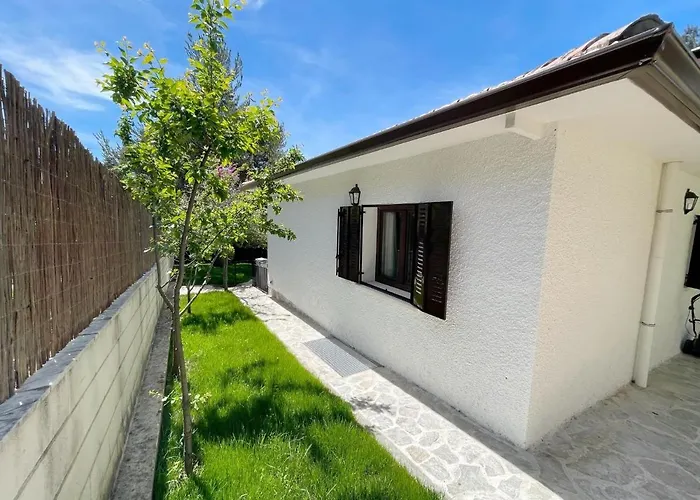 بيت للعطل La Fontanilla En Estacion De El Espinar شقوبية